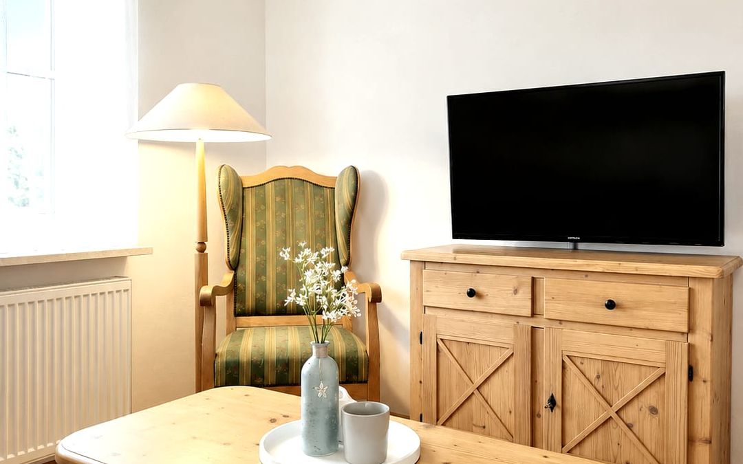 Ferienwohnung, Wohnbereich mit TV